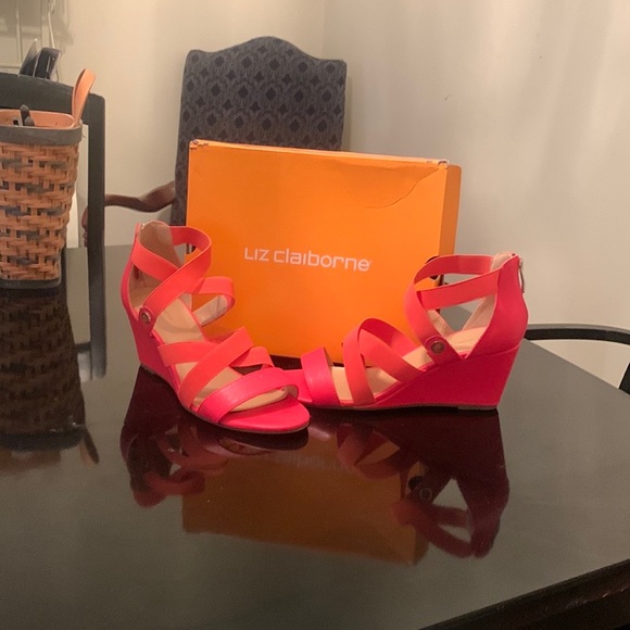 Liz Claiborne LC Rhodes Coral wedge zipper up the back - Picture 1 of 1